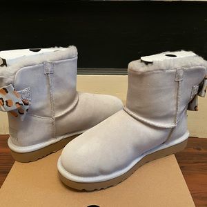 NWT UGG Metal Gray Bailey Bow with Retro Spots